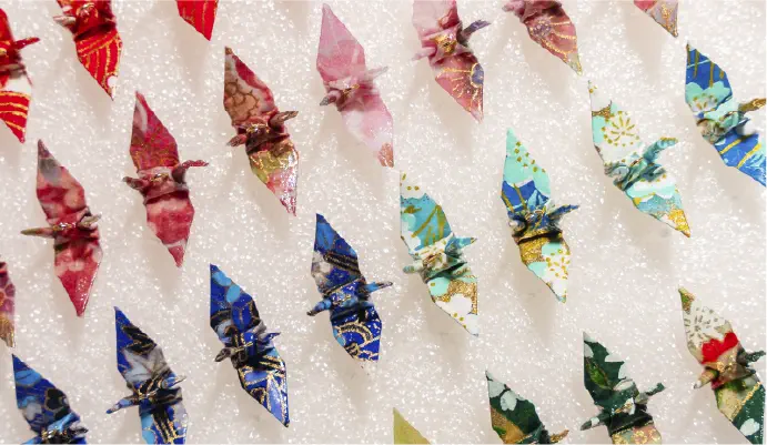 日本の伝統文化を折り鶴にのせて